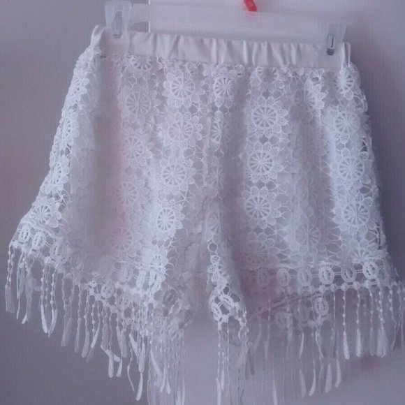 Cream Lace Shorts size Small - Picture 1 of 4